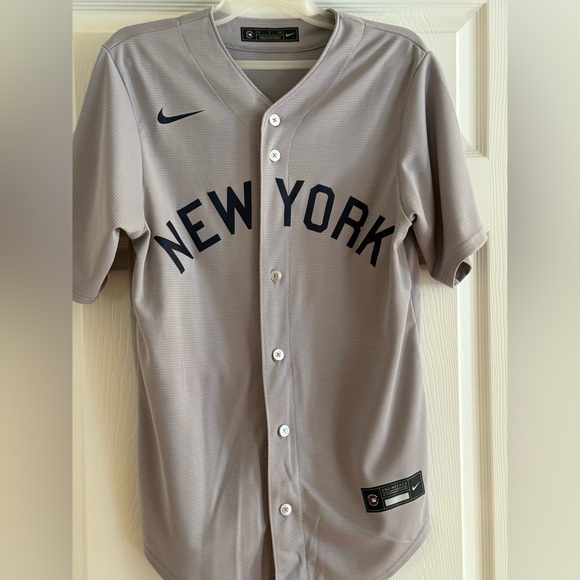 Authentic Nike Men's Gray New York Yankees Button-Up baseball Jersey - Picture 1 of 6